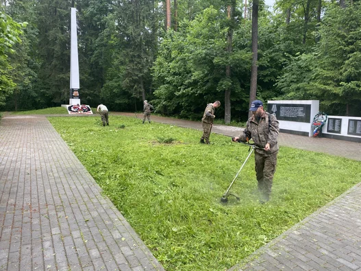 Калужский филиал Рослесозащиты провел эколого-патриотическое мероприятие на бывшей стоянке партизанского отряда имени Александра Виноградова